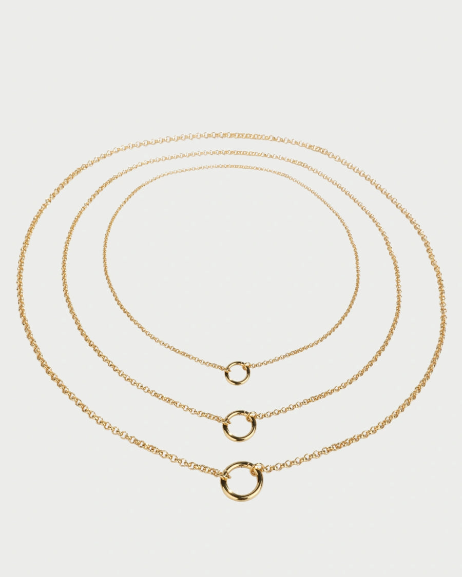 ROLO CHAIN CHARM NECKLACE GOLD