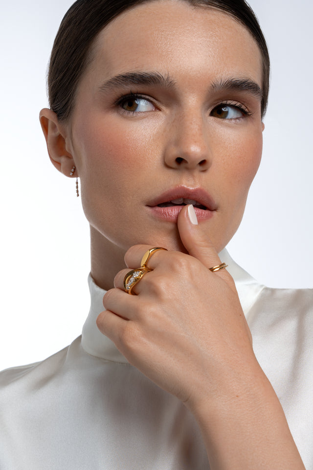 GOLD SLEEK MOON RING